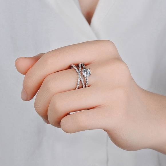 **NINETTA* Silver x Zircon Fashion Ring Size 9 - Picture 1 of 5